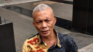 pendiri-indonesia-audit-watch-iaw-iskandar-hp-sitorus-selesai-diperiksa-kpk-sebagai-saksi-dalam-kasus-korupsi-importasi-di-dit-1781254901073_169
